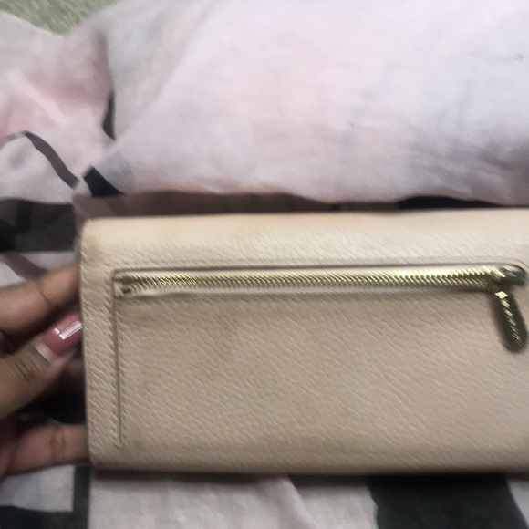 Michael Kors pink locking wallet - Picture 10 of 14